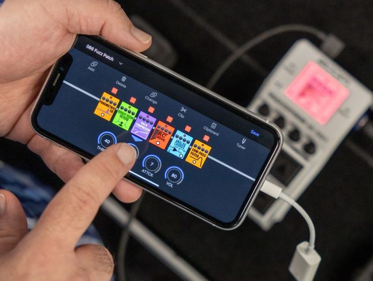 実は公式アプリをUSB接続をすると…スマホで操作可能！※iPhoneのみ対応