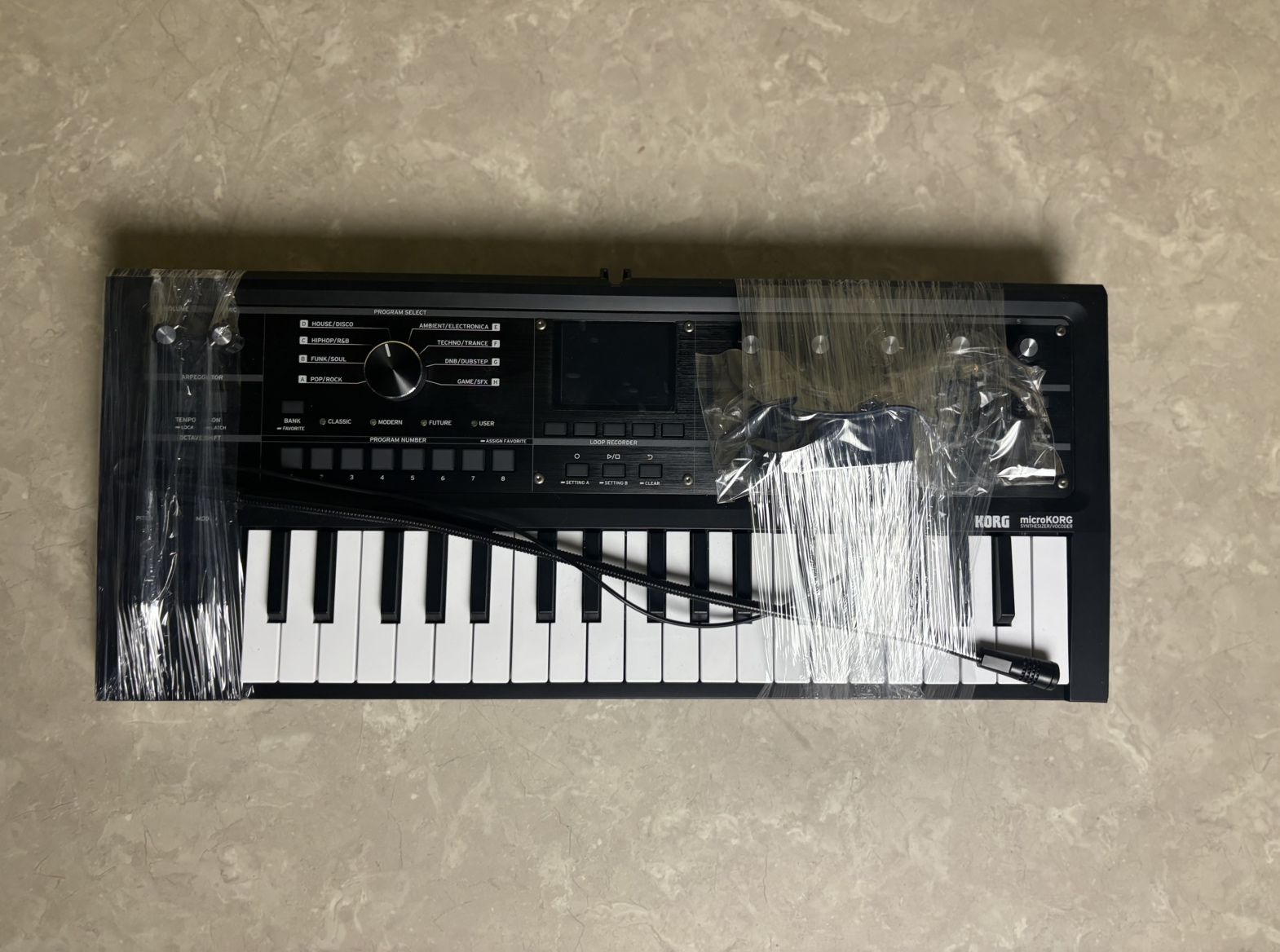 KORG 【展示品特価・箱無し】microKORG2 37鍵盤 MBK (メタリックブラック) マイクロコルグ2 シンセサイザー 限定カラー コルグ 【 横浜ビブレ店 】
￥ 62,865 税込