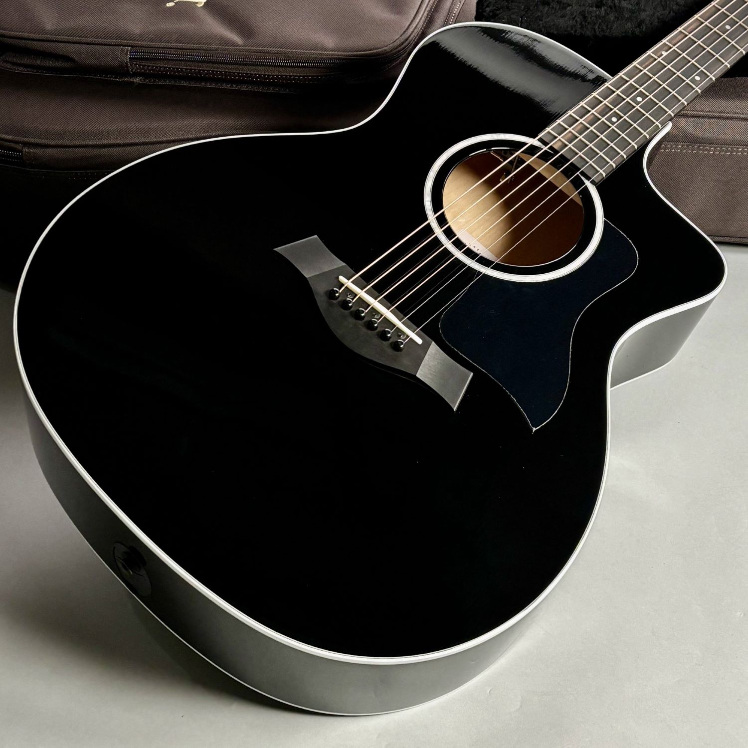 Taylor 214ce-BLK Plus 現物写真 テイラー 【 ミーナ町田店 】
￥ 224,910 税込