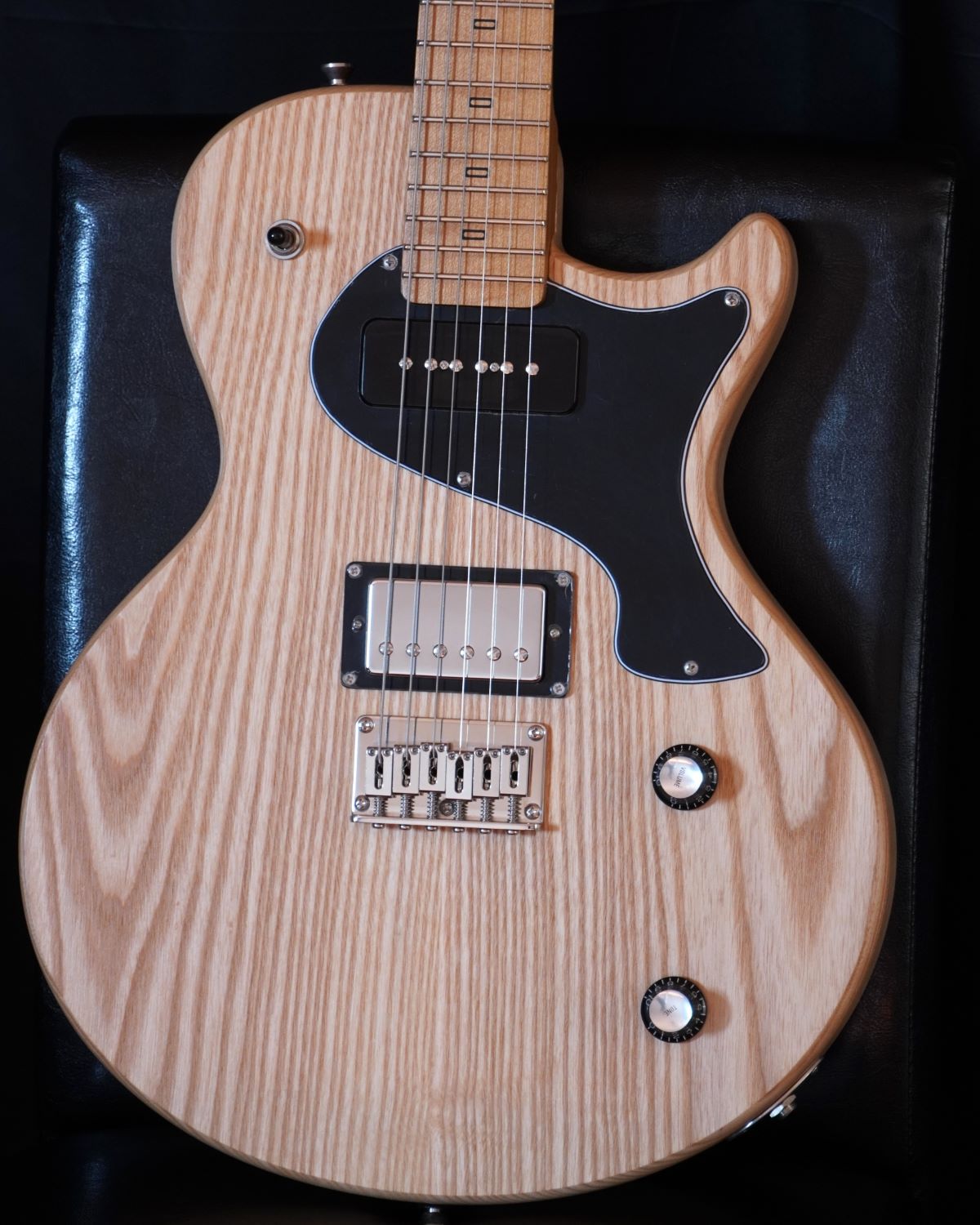 PJD Guitars Carey Elite F /Cherry Burst
新品価格￥319,000
→期間限定特価￥244,000