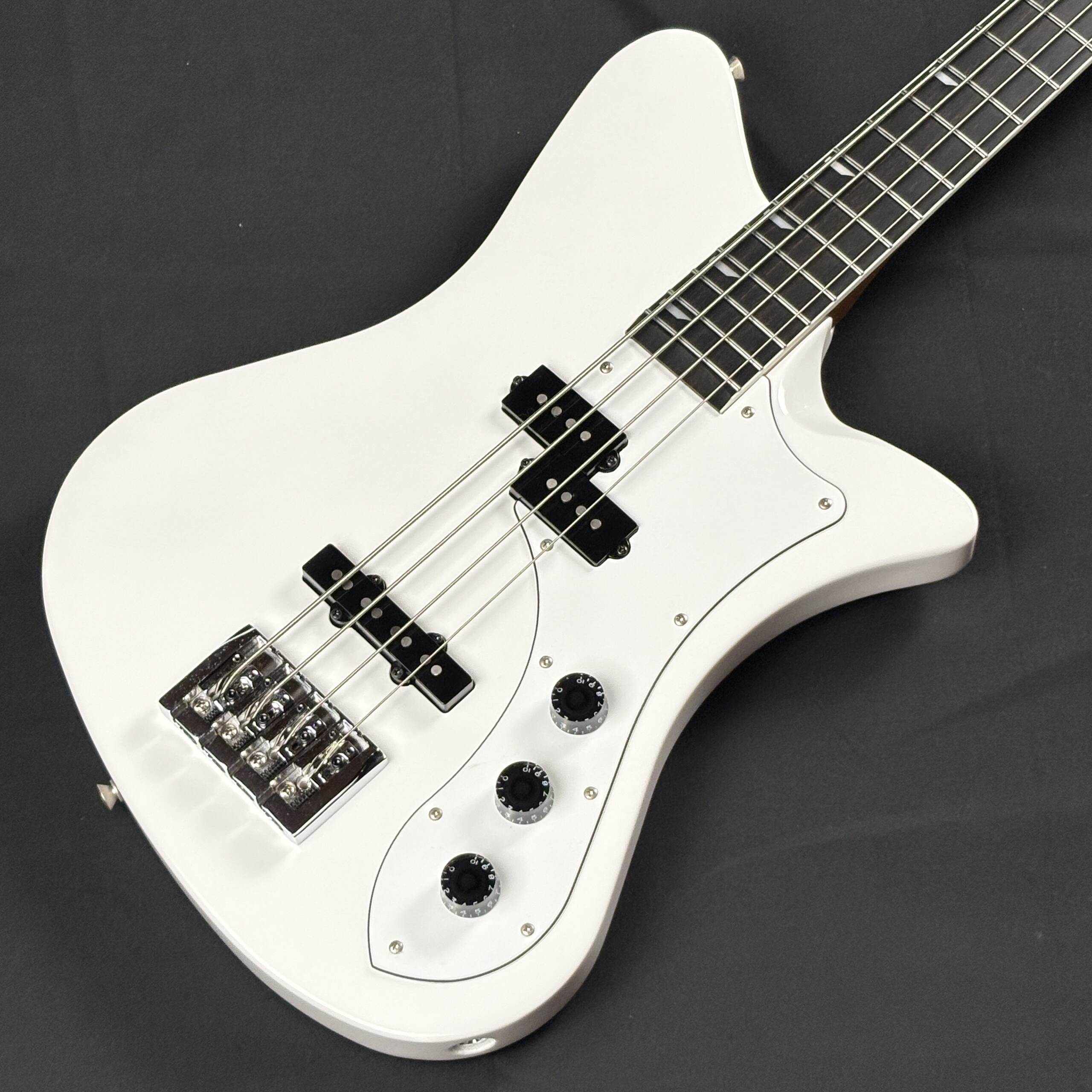 Ryoga SKATER-BASS White
通常売価￥95,000(税込)
→期間限定特価￥85,500(税込)