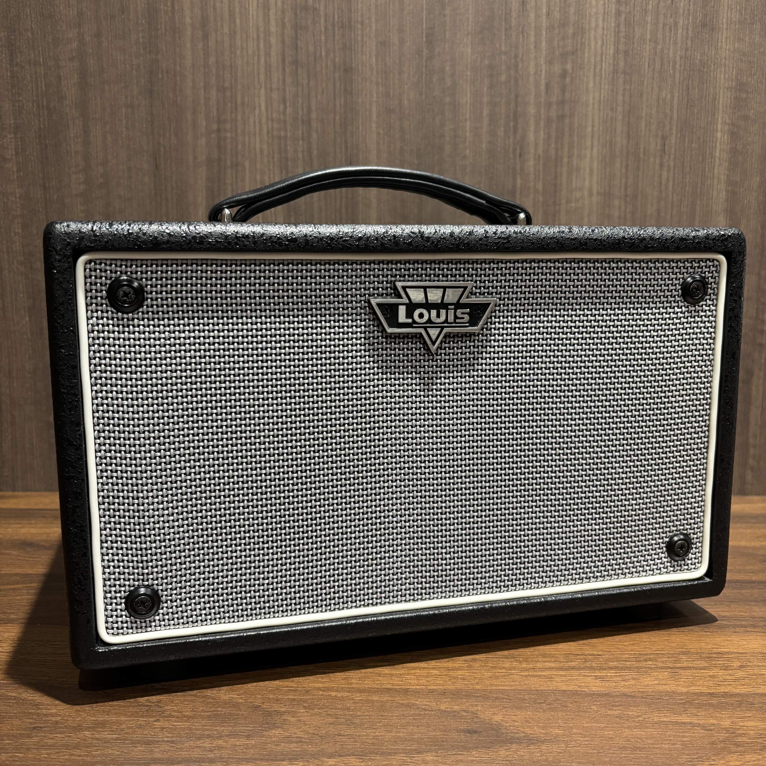 【展示品】【外箱無し】Louis　LBA-15S ベースアンプ 15WLBA15S 
通常売価￥15,000(税込)
→期間限定特価￥13,500(税込)
