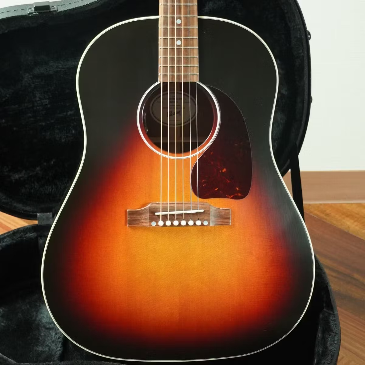 Gibson J-45 Standard VOS Tri-Burst
通常売価￥385,000(税込)
→￥346,500(税込)
