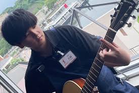 王道JPOP大好きです！趣味で弾き語りをしております🎤🎸 お客様の大切な楽器選び、全力でサポートさせていただきます。