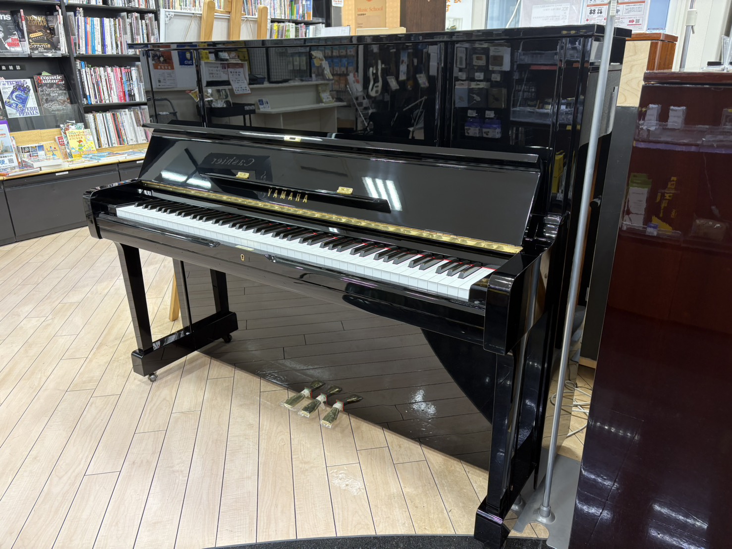 中古アップライトピアノYAMAHA　UX1