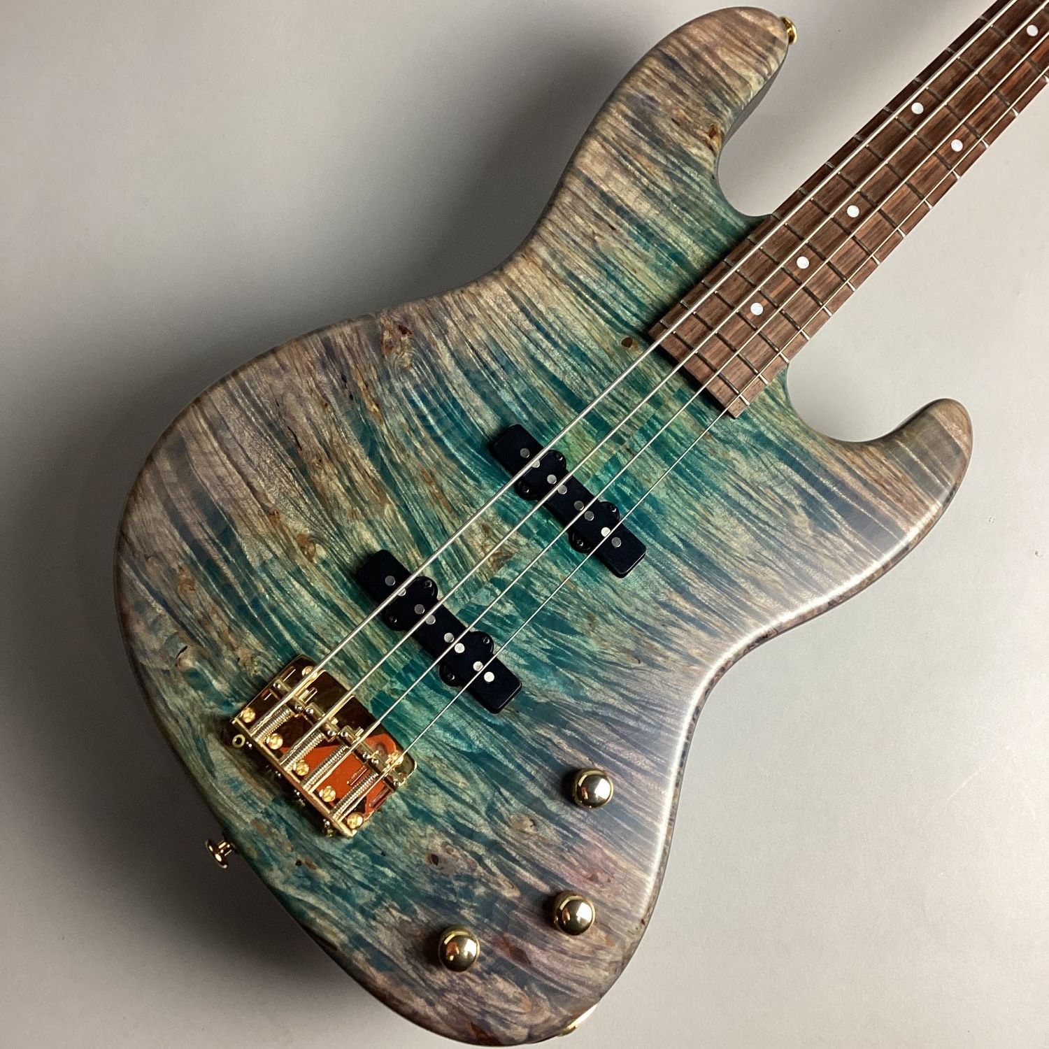 MOMOSEMJ-BURL MAPLE/R BL/PL-VGR-MAT #17040