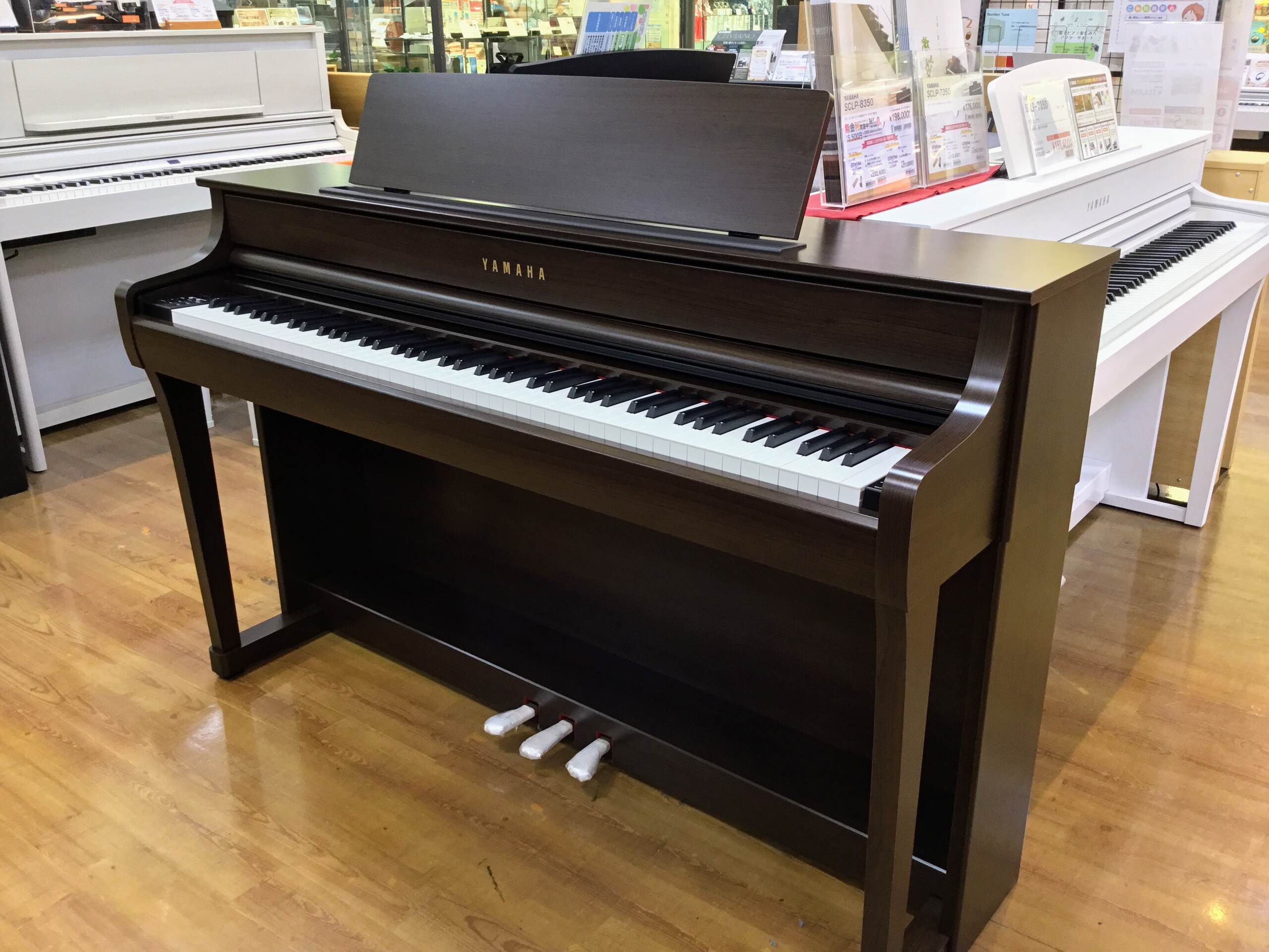 ■ヤマハ　SCLP-8450
・ダークアルダー調
・￥264,000
・2024.9発売モデル　