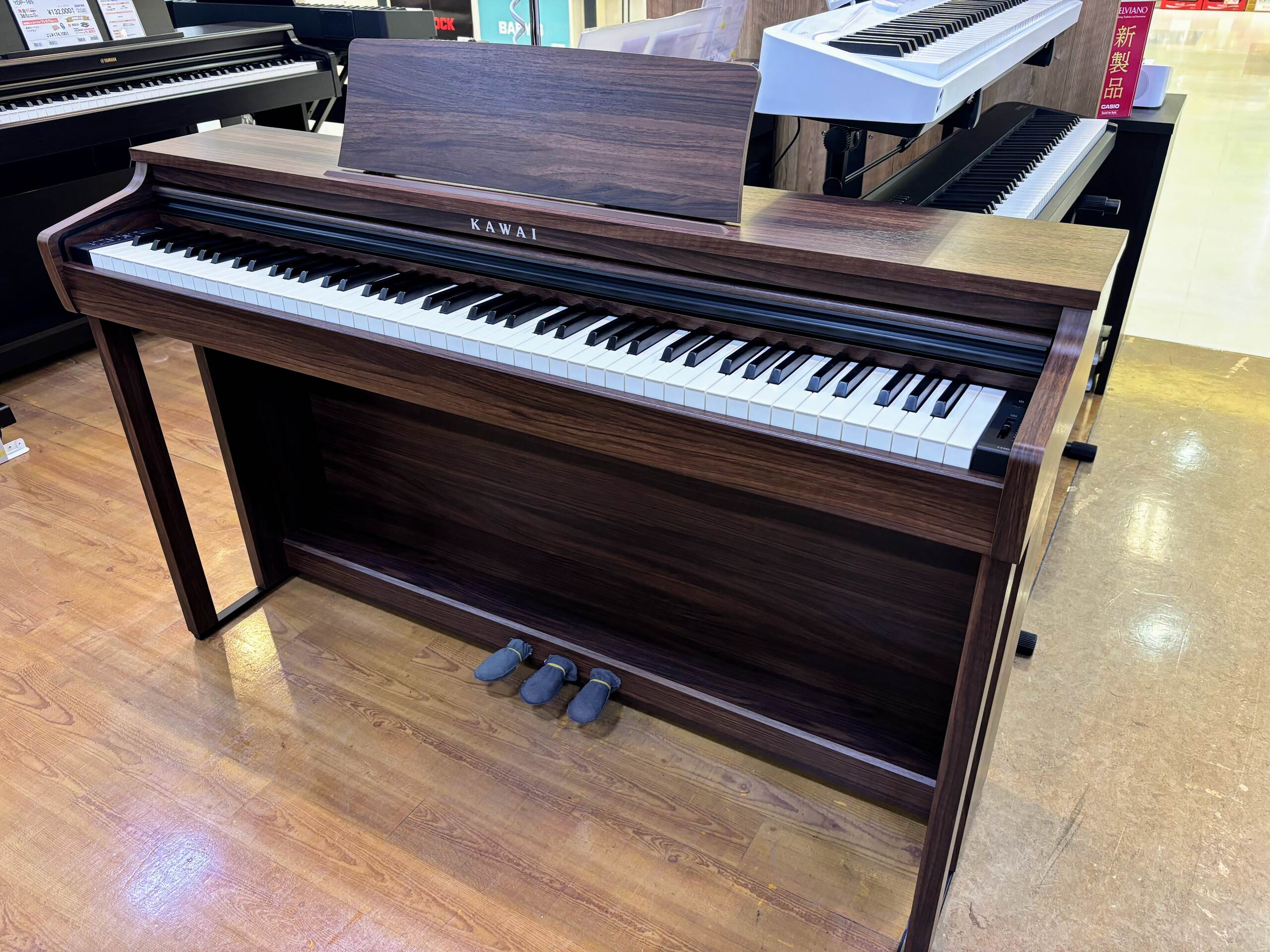 ■カワイ　CX302
・モカウォルナット
・￥132,000