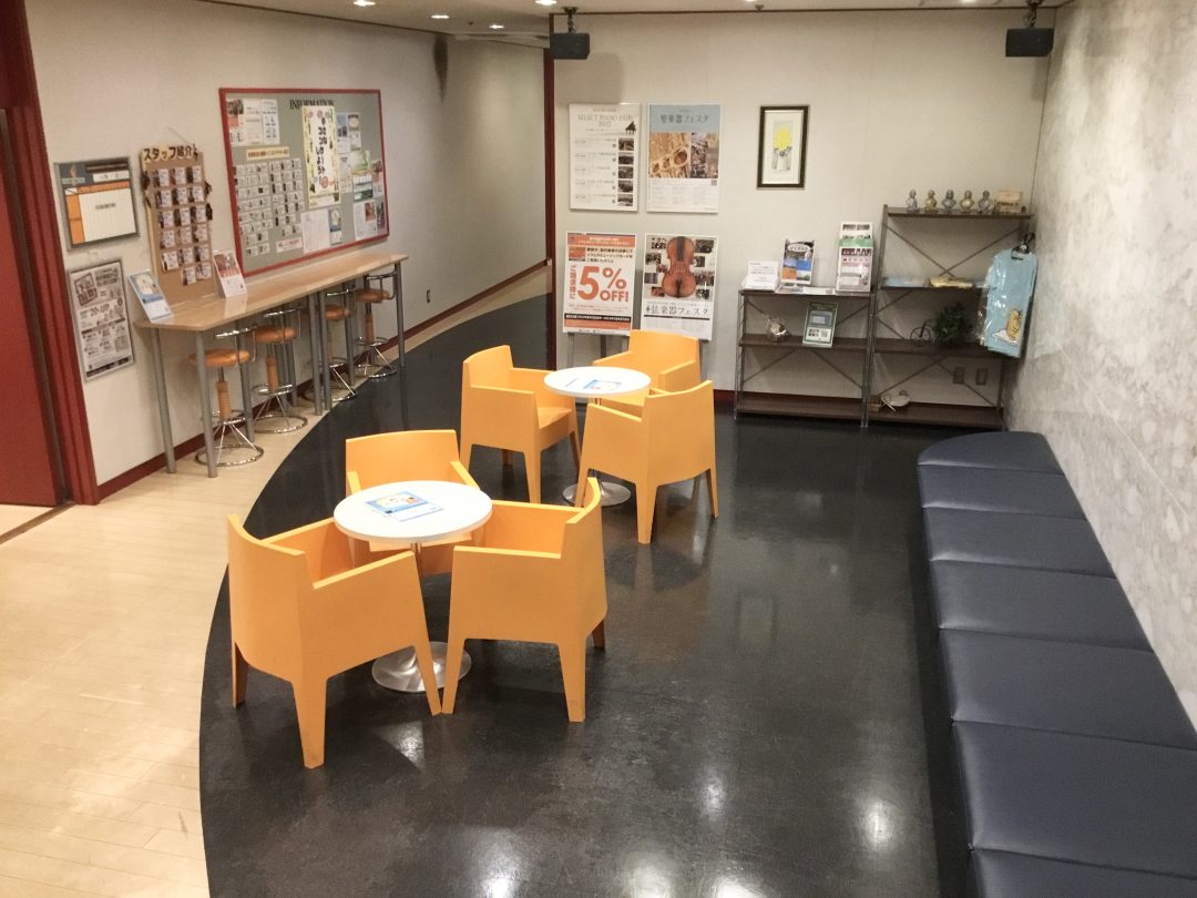 奈良店では売場とは別に音楽教室のフロアがございます。