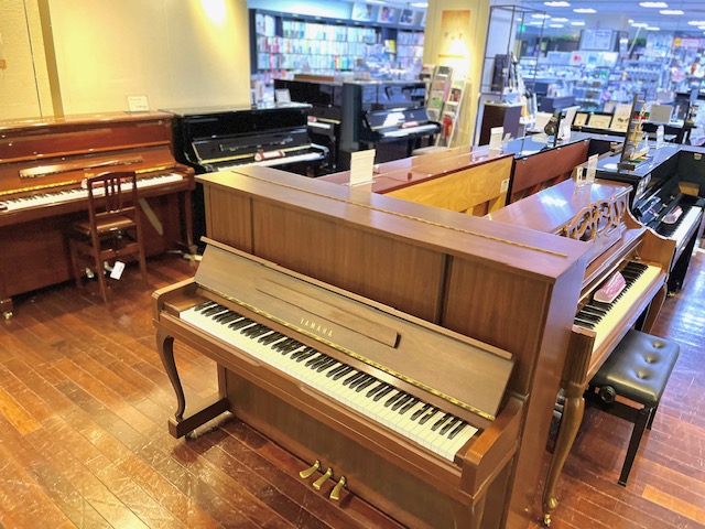 中古～新品、木目調などお部屋に馴染みやすいデザインのピアノまで幅広く取り扱っております。