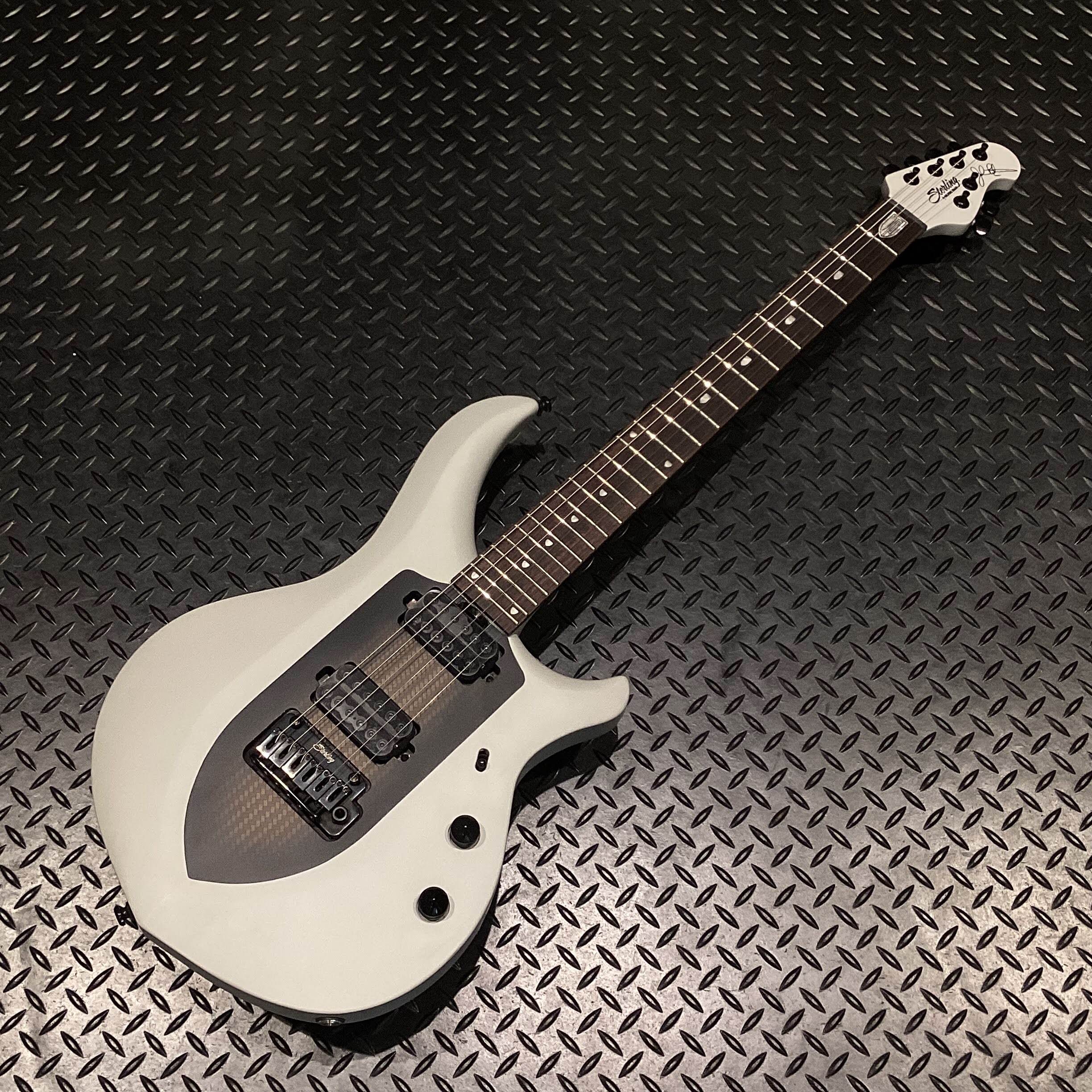 Sterling by MusicmanMAJESTY MAJ100-R1