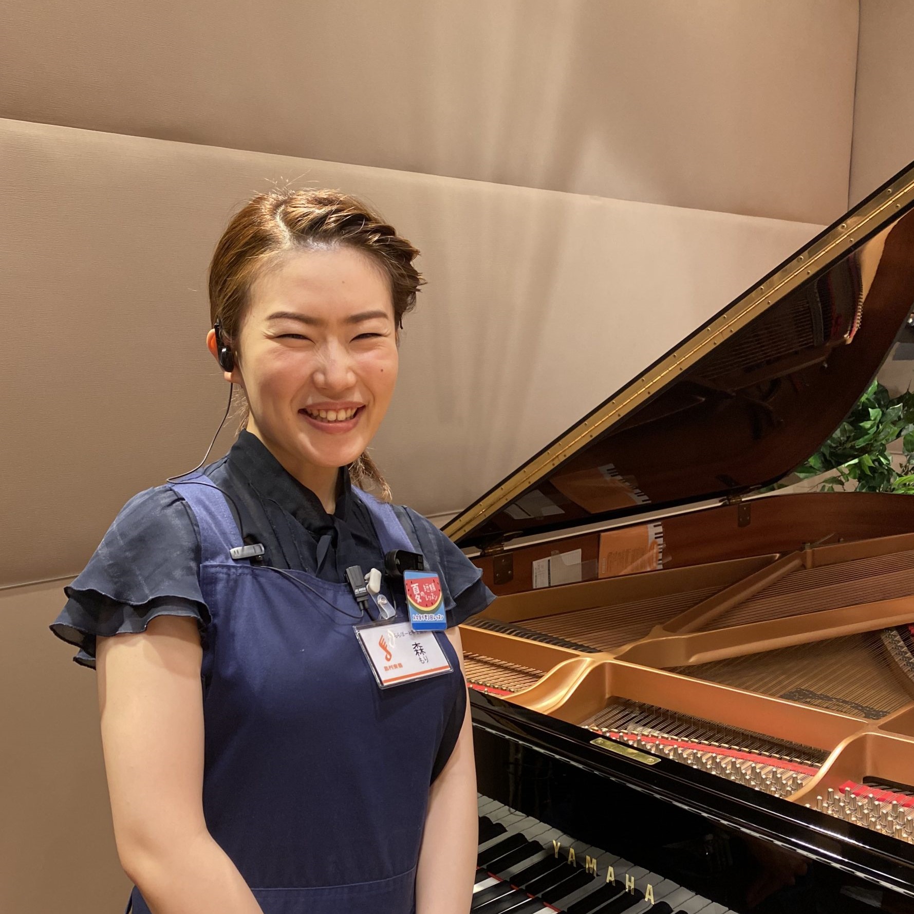 ピアノ担当：森（もり） 社内資格のピアノ&管楽器アドバイザーです。ピアノ演奏のインストラクター経験もあるので、 お客様にとってピッタリな楽器選びをサポートさせて頂きます！是非ご相談ください🎵