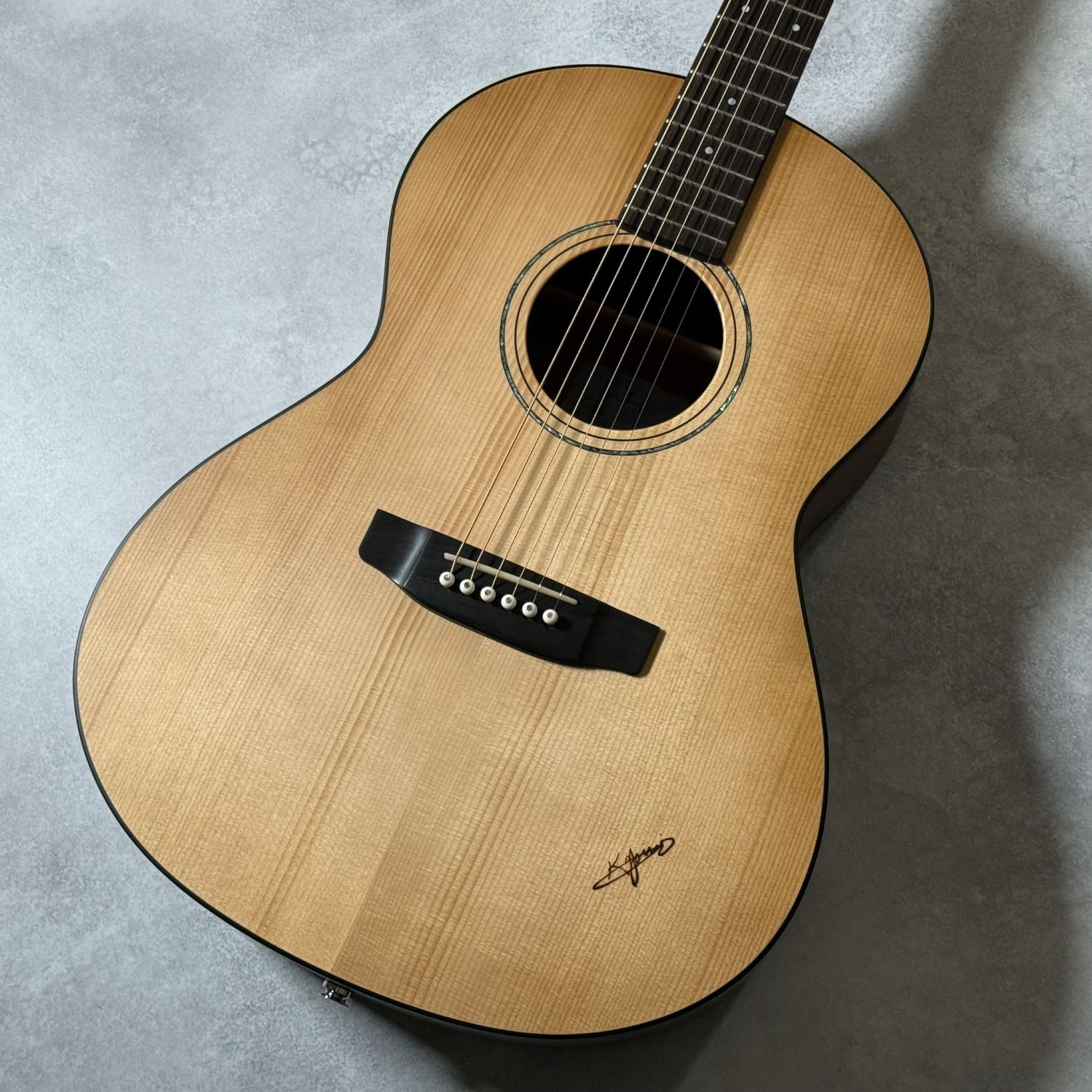 人気の定番モデルが更に弾きやすく進化して新発売！K.Yairi SL-RO1