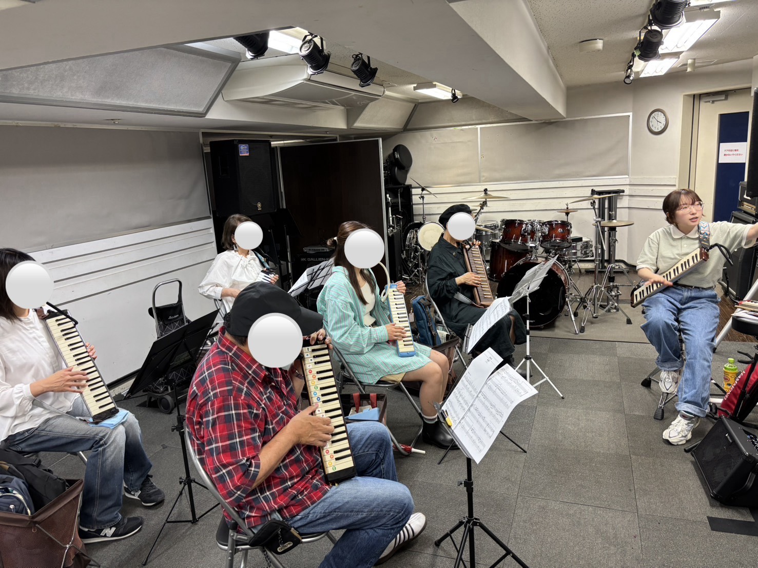 それぞれの機種に合った「持ち方」で演奏しやすくする！