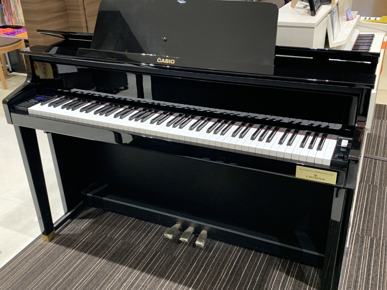 展示カラー：BP(黒鏡面)GP-1000