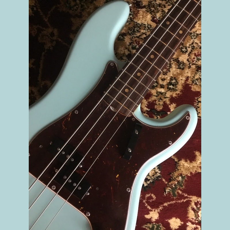 音楽の歴史を作り上げてきたギターとベースを、現代の技術で蘇らせています。