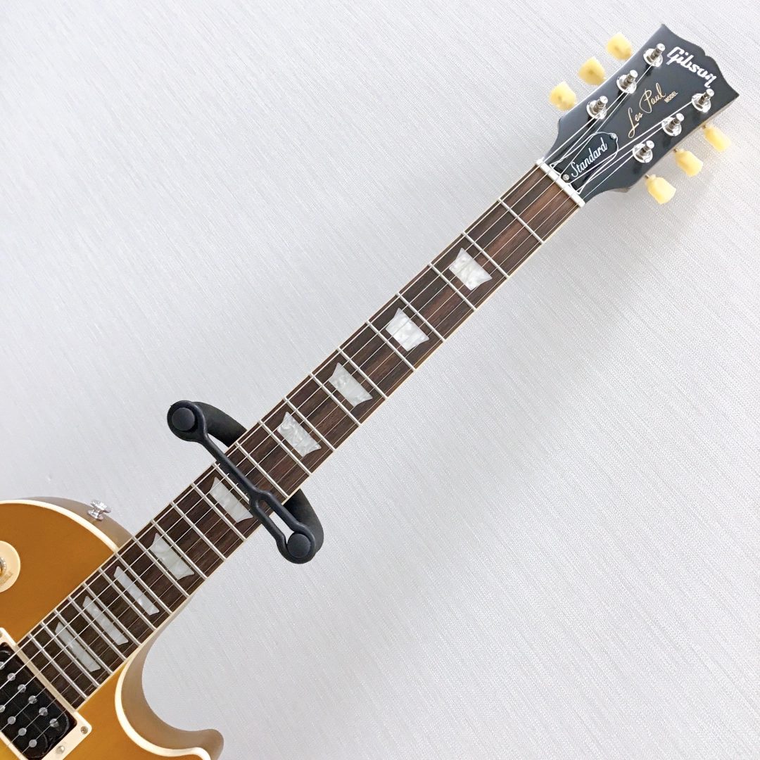ピックアップは、オープンコイルの“Burstbucker 1”（ネック・ポジション）と“Burstbucker 2”（ブリッジ・ポジション）を搭載、オーディオ・テーパー・ポテンショメーターと“Orange Drop ”コンデンサーを使用し、ハンドワイヤリングされています。