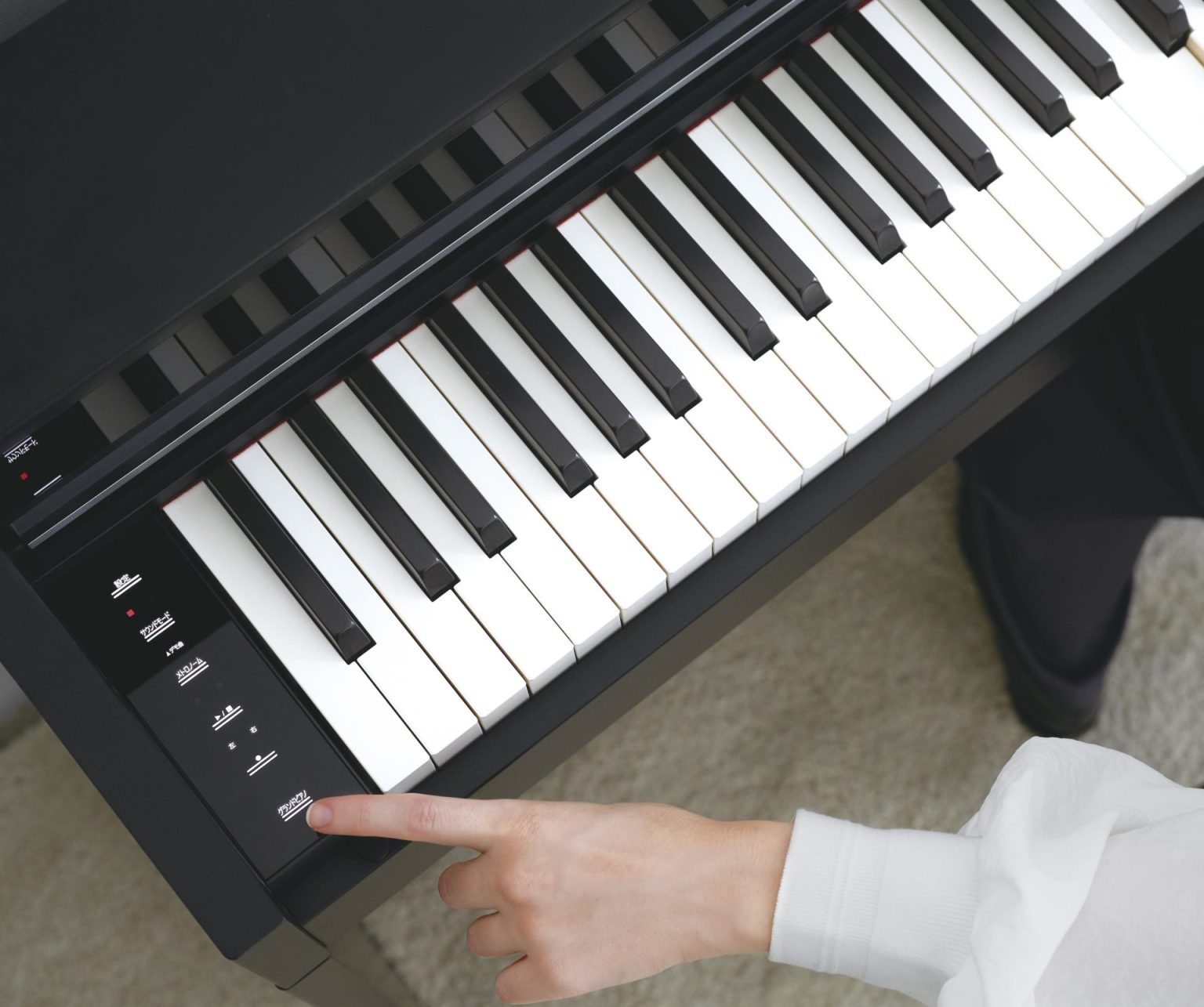 レギュラーモデルAP-S450にはないCELVIANO上位機種に採用されている5つのピアノ音色を搭載。 演奏する曲調に合わせた音色で楽しめます。