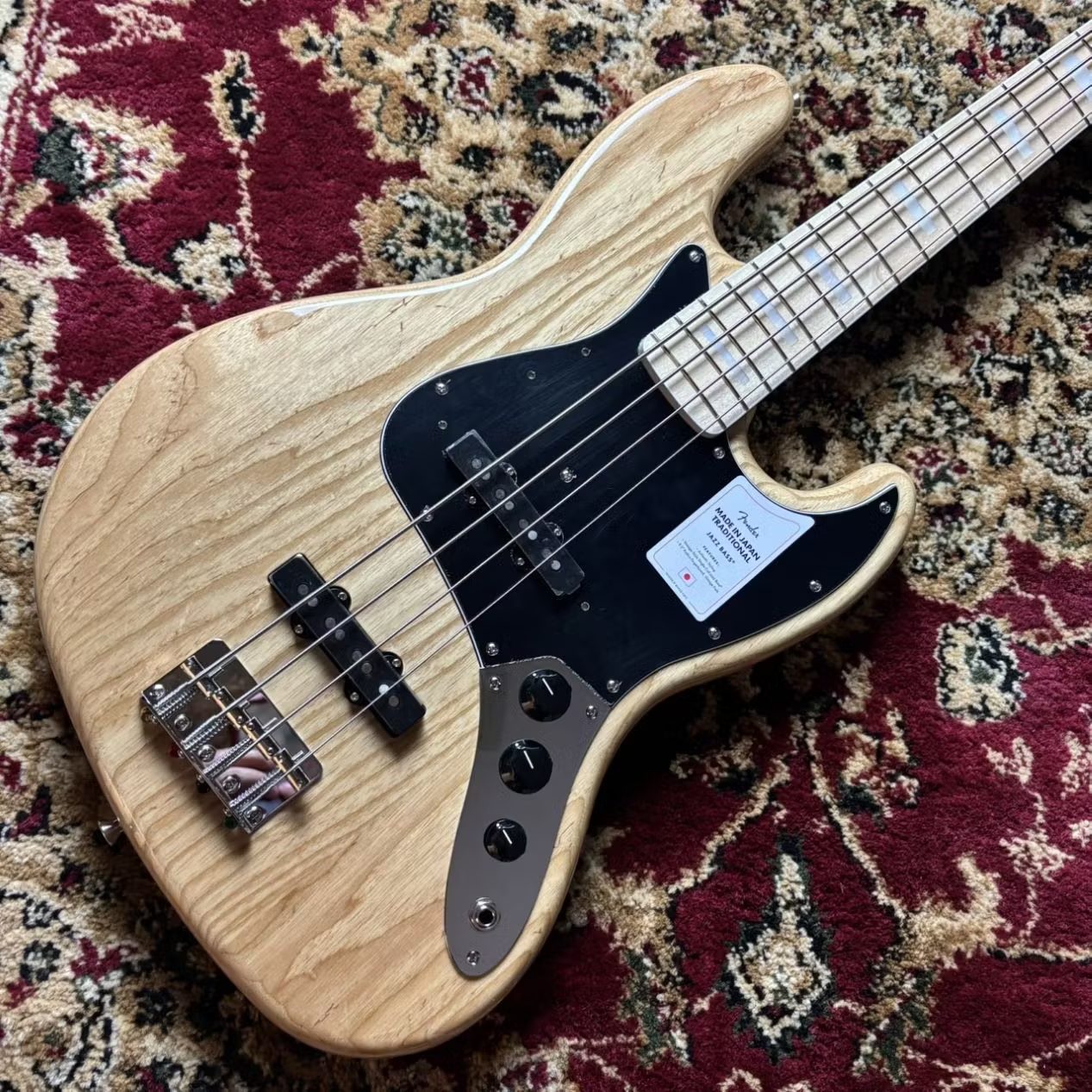 FenderMade in Japan Traditional 70s Jazz Bass Maple Fingerboard Natural