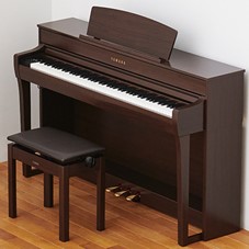 ヤマハ SCLP7350　￥176,000
弾きやすい自然なタッチと美しい音色。ヤマハの電子ピアノのなかでも人気の高いシリーズ「クラビノーバ」シリーズのエントリーモデル。