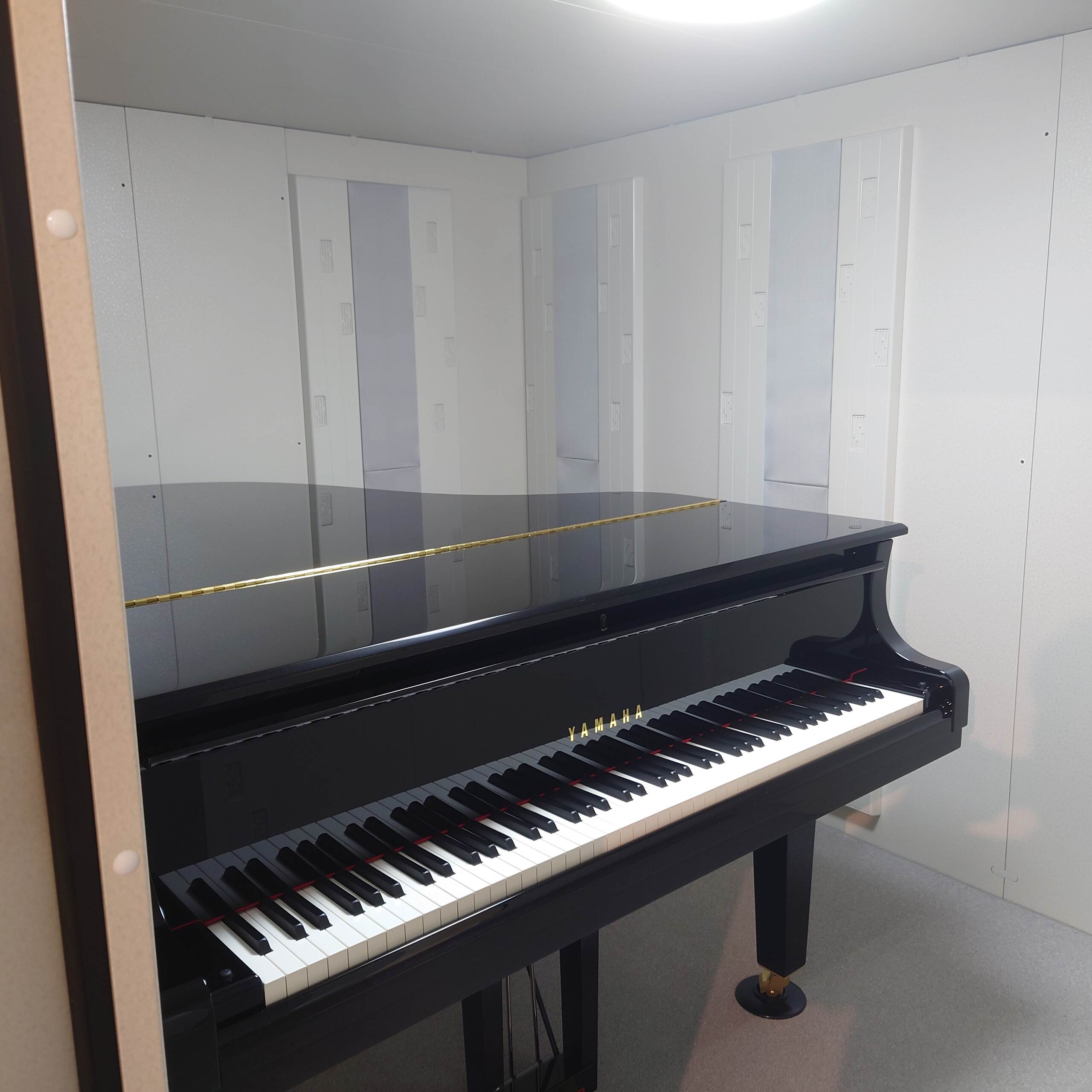 YAMAHA セフィーネNS AMDB43H
グランドピアノでの演奏で、室外への音の減衰は勿論、室内の音の響きもご体感頂けます。