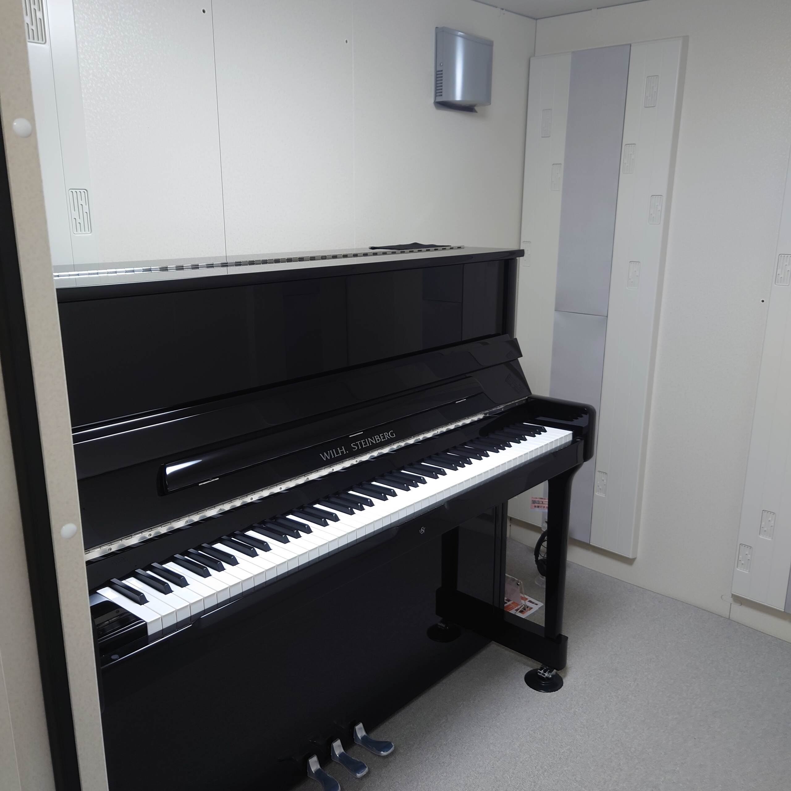 YAMAHA セフィーネNS AMDC25H
室内にはアップライトピアノを設置。室外への音の減少は勿論、室内の音の響きもご体感頂けます。