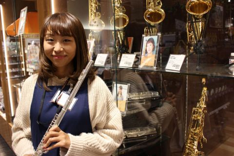 スタッフ写真 管楽器・弦楽器担当 関