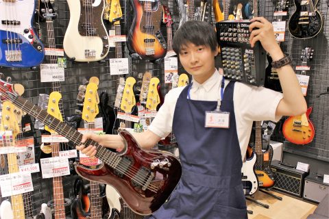 スタッフ写真 デジタル楽器 大澤