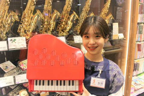 スタッフ写真 電子キーボード 松岡