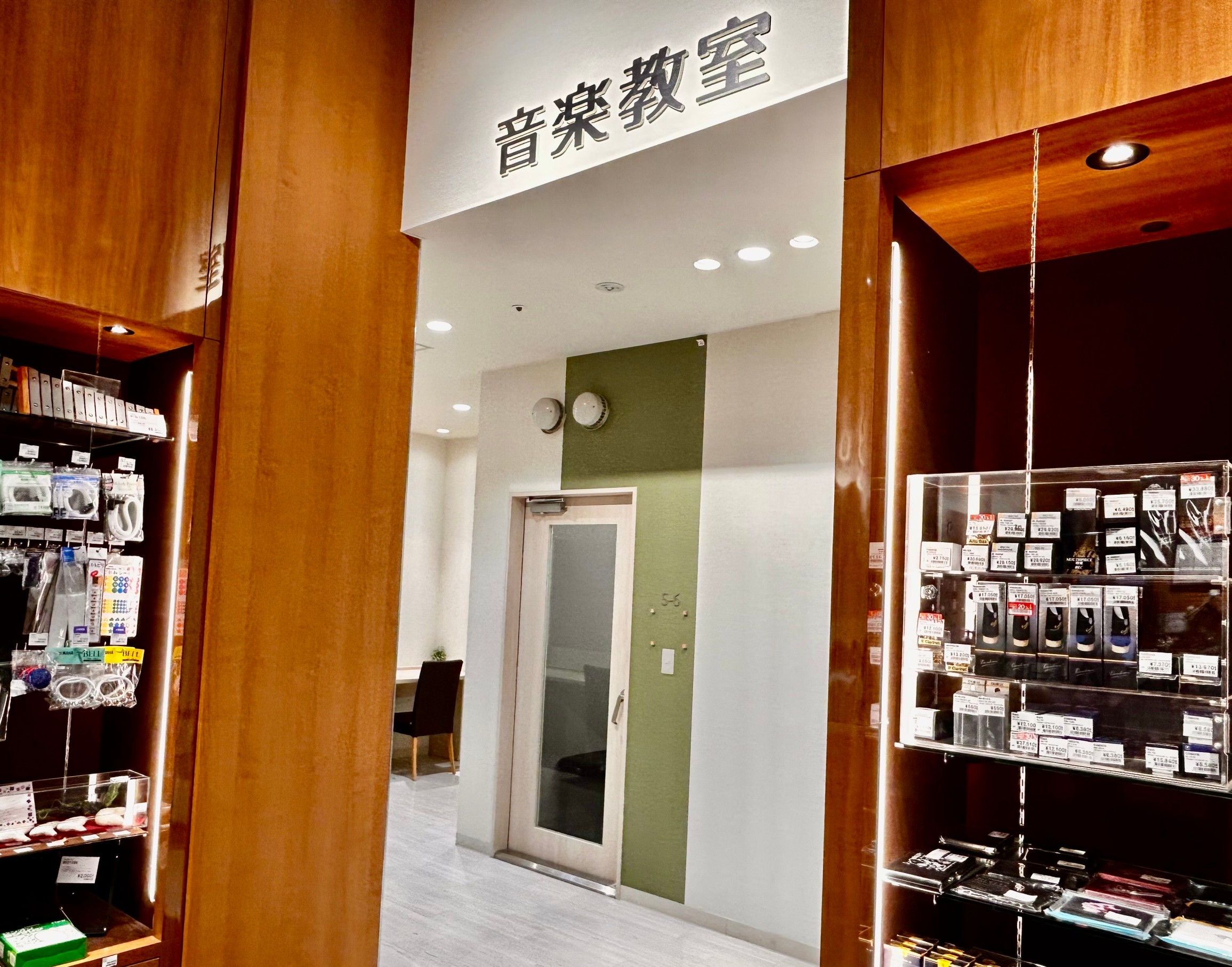 新入生が入ってパートが決まり、いよいよ夏の吹奏楽コンクールに向けて、練習が本格化する季節ですね。「指が回らない」「高い音のピッチが合わない」「先生の指示通りに吹けない……」そんな悩みを抱えたまま、一人で練習していませんか？ 当教室では、今あなたが部活で取り組んでいる「課題曲」をそのままレッスンに持ち [&hellip;]