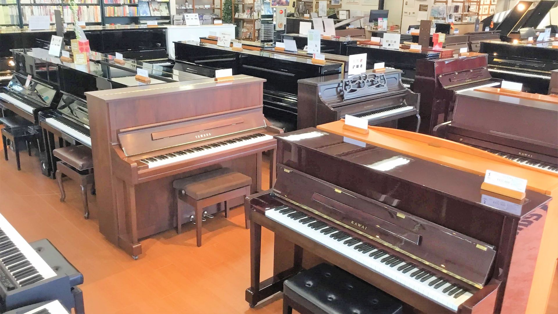 中古アップライトピアノ 常時30台以上を展示 島村楽器トップクラスの品揃えで皆様をお迎えいたします ピアノショールーム八千代店 店舗情報 島村楽器