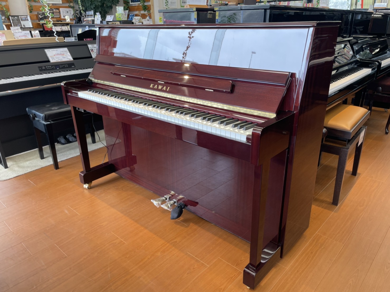 中古アップライトピアノKAWAI/K114S　展示中