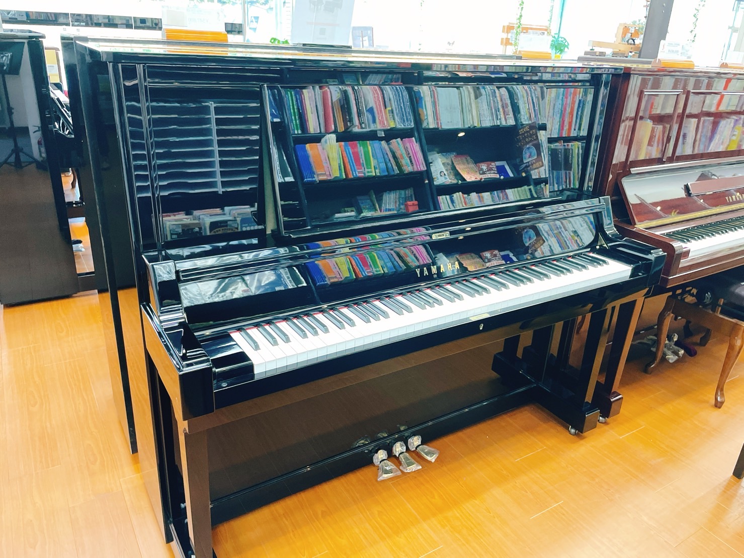中古アップライトピアノヤマハ　UX50BL