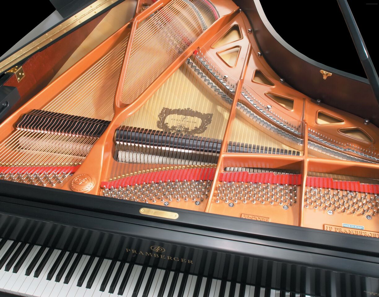プレンバーガーの特徴 プレンバーガーピアノは、最高のパフォーマンスは優れた設計のもとに成立するという彼の思想に基づき、グランドピアノ、アップライトピアノともに共通して優れた設計・デザインを有しています。 それに加え、こだわりぬいて選ばれたミュージックワイヤー、ハンマー、ハンマーアクション、サウンドボ […]