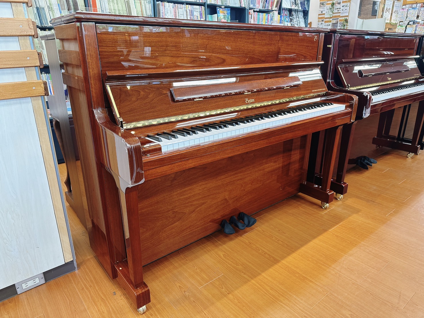 Boston新品アップライトピアノUP118E PE/WP