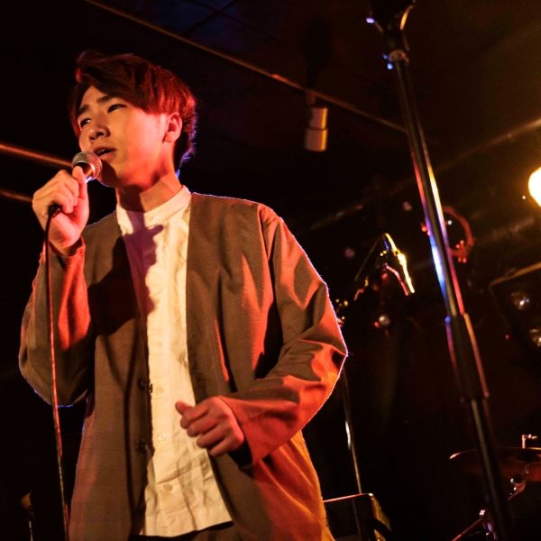 ボーカルもやってます…！