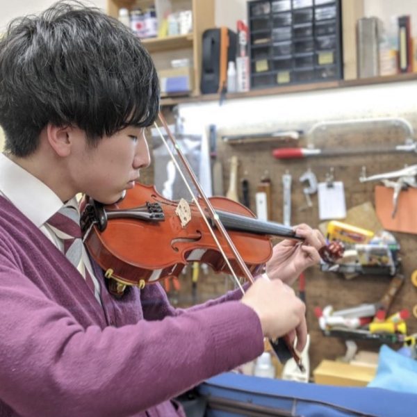 相棒は葉加瀬太郎さんのAntonio TarontiHT-200です🎻