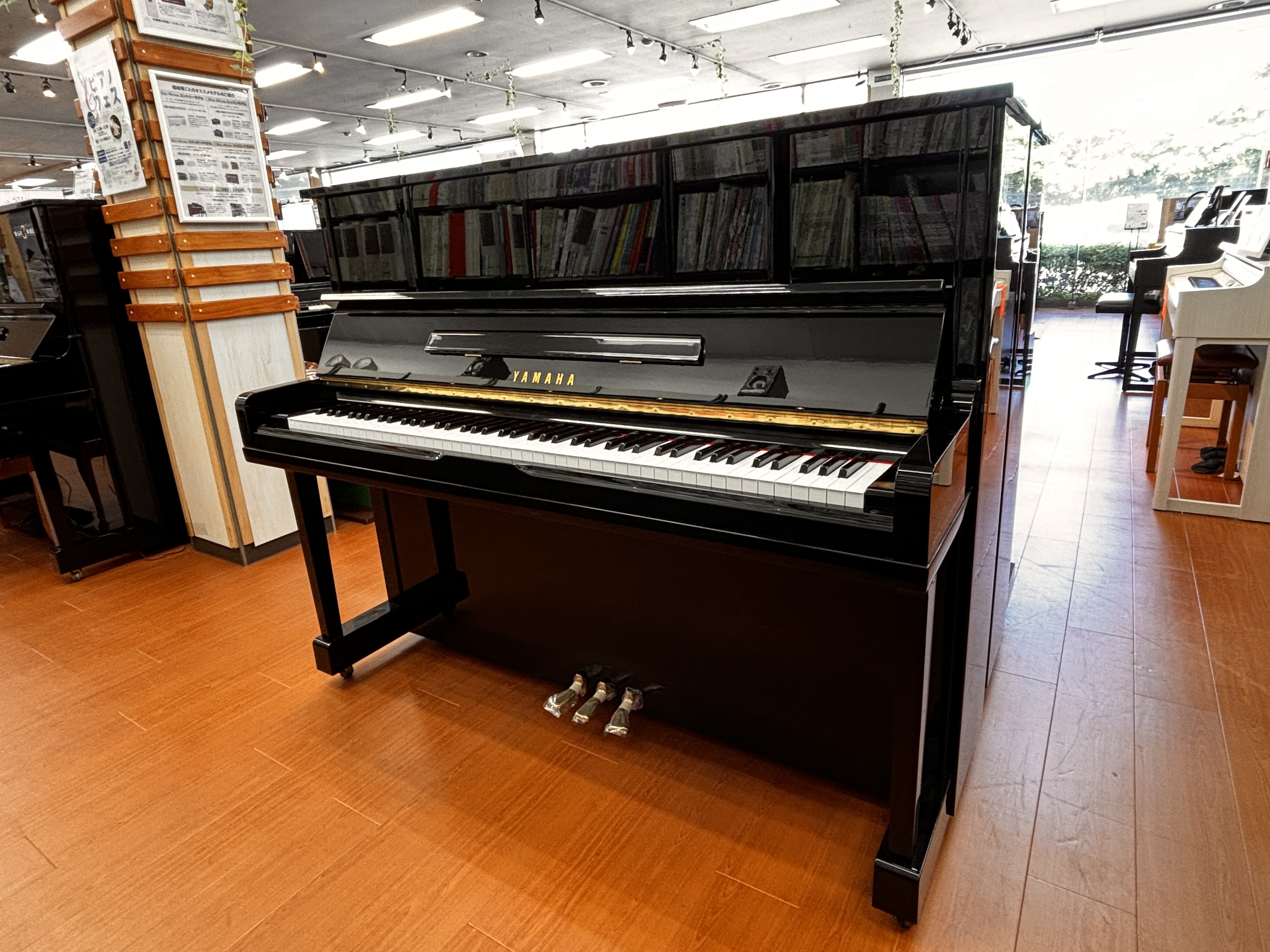 中古アップライトピアノヤマハ UX10BL