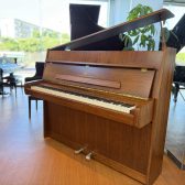 【2025年8月8日入荷】STEINWAY＆SONS Z114（ウォルナット）を島村楽器ピアノショールーム八千代店で。一生モノの響きを、その手で。