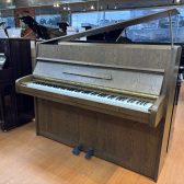 【2026年2月10日入荷】C.ベヒシュタイン 12N ウォルナット艶消し仕上げ｜輝きのある音色と木目の美しい佇まい