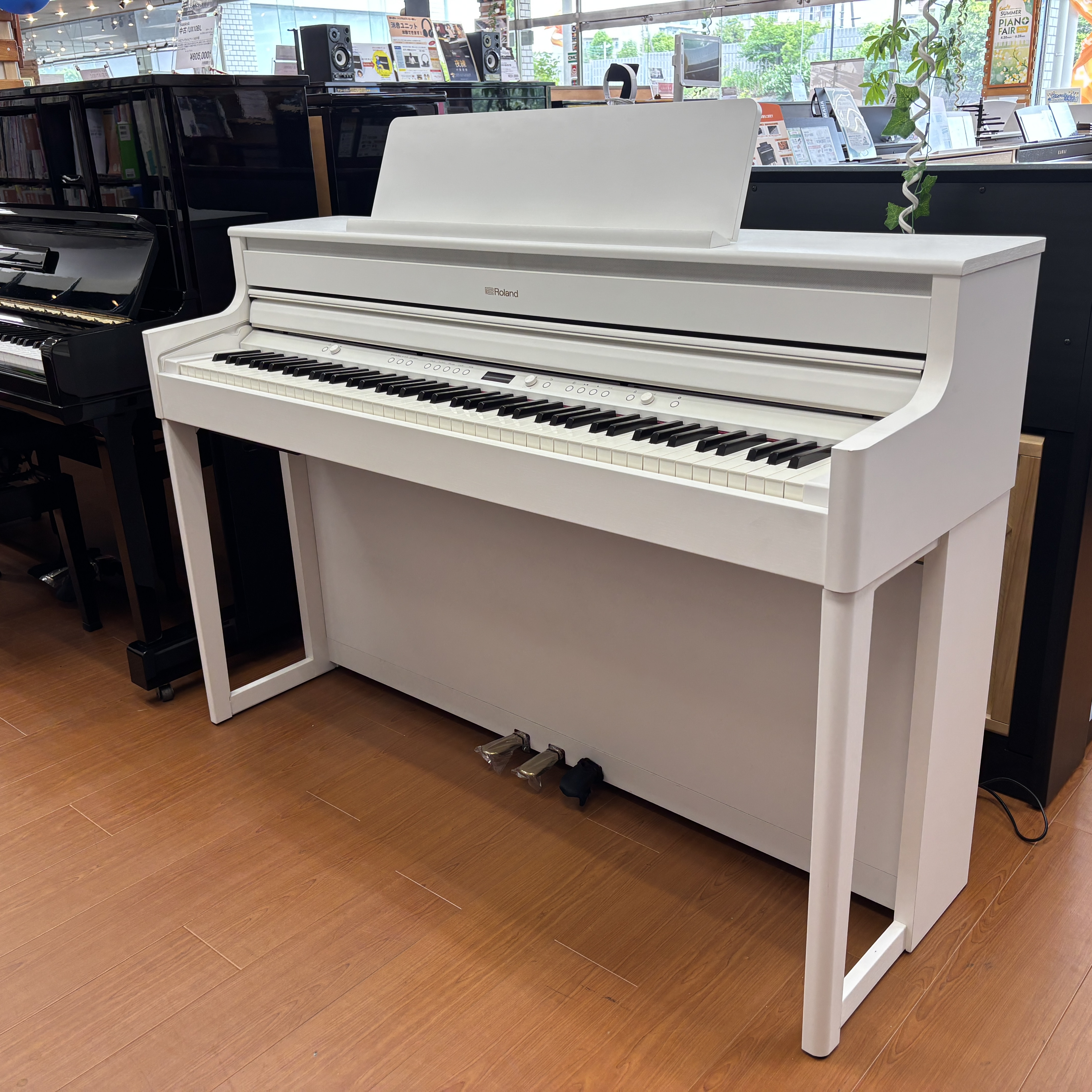 RolandHP704 WH