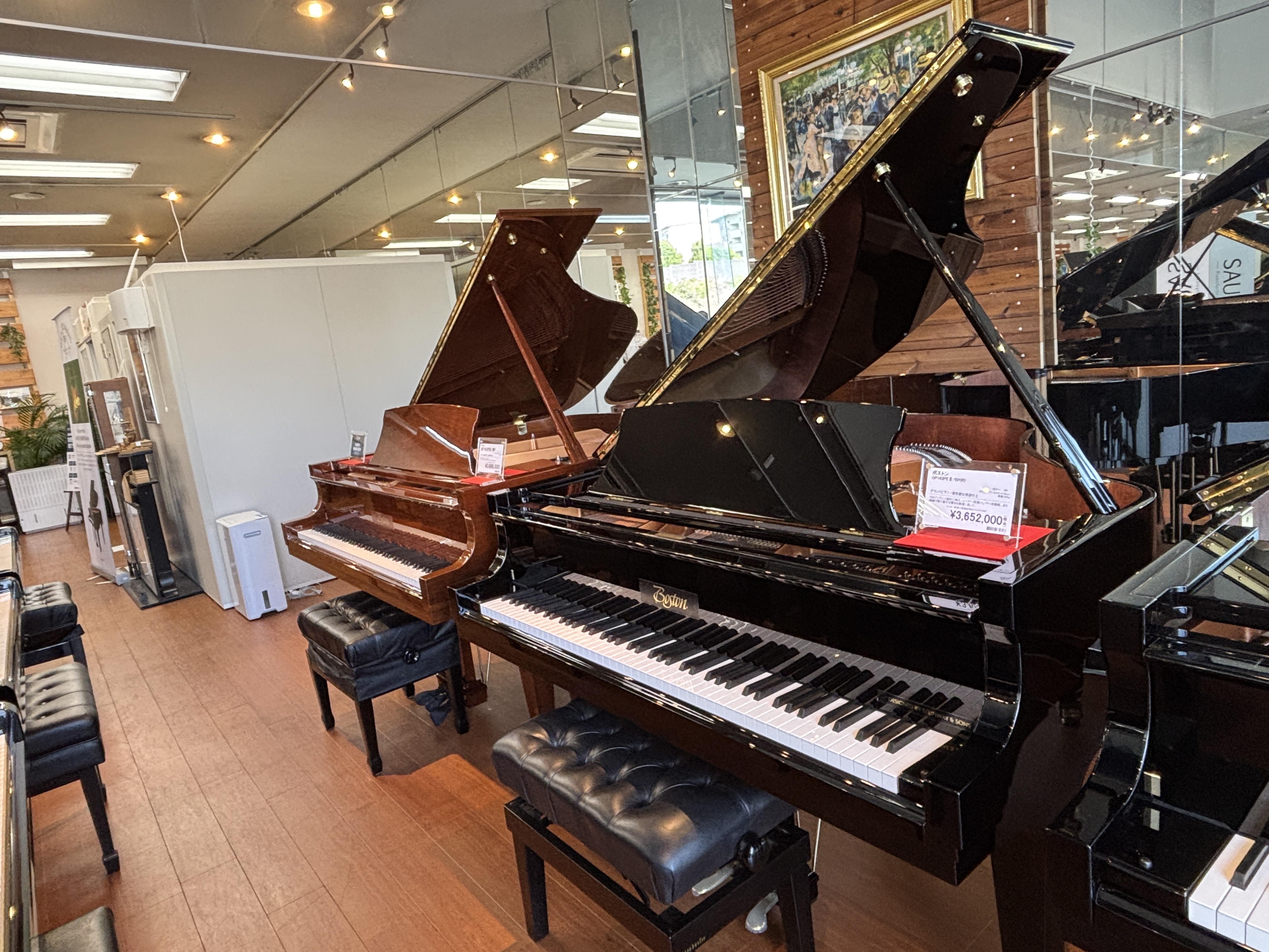 皆さまこんにちは、ピアノショールーム八千代店です。 この度、ボストングランドピアノの新仕様GP163PEⅡ/EP(R)が新たに入荷いたしました。 Boston(ボストン)とは、スタインウェイピアノのセカンドブランドにあたります。 同じボストングランドピアノでも、旧仕様と新仕様では使用されているハンマ [&hellip;]