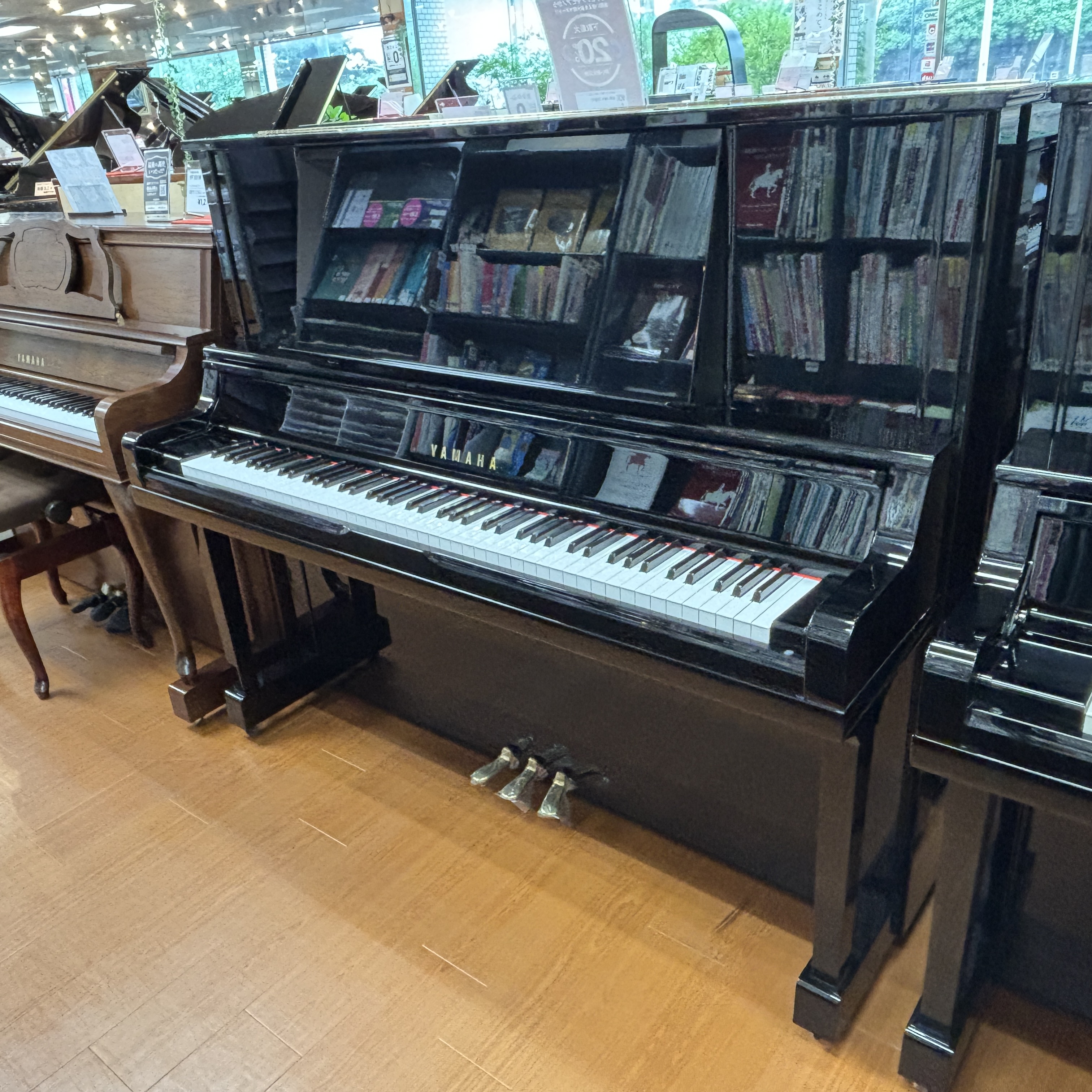 中古アップライトピアノヤマハ　UX30A