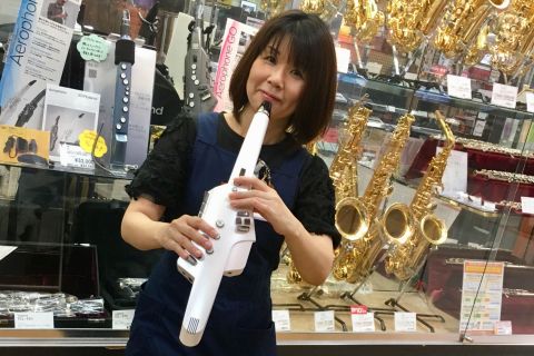 スタッフ写真 金管楽器 木管楽器 弦楽器 ポータブルキーボード 斎藤 美穂