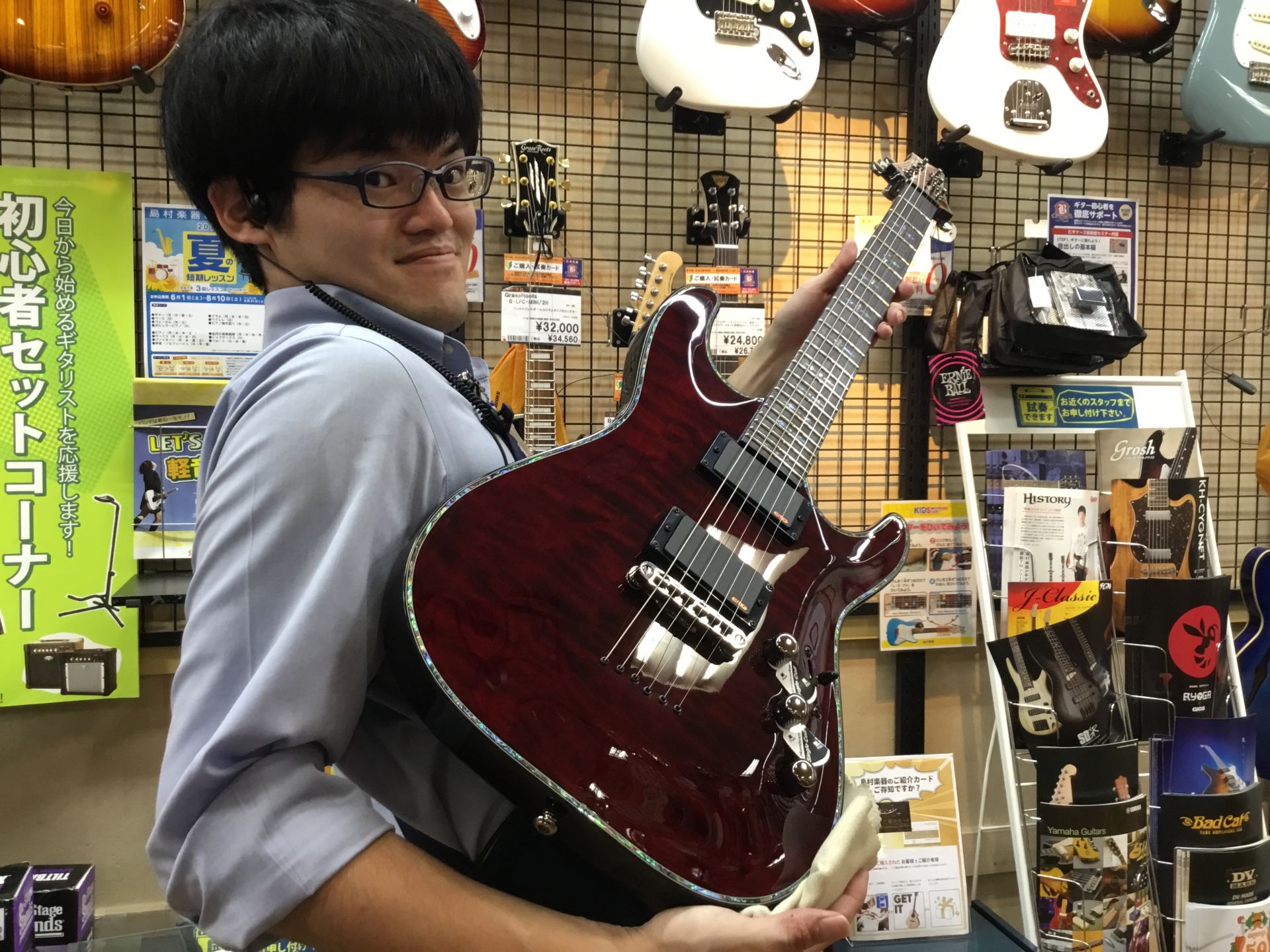 こんにちは！ 島村楽器　イオン四日市尾平店　ギター担当伊藤です。 大人気のシェクターdiamondシリーズが入荷しましたのでお知らせいたします。 *AD-C-1-HR アヴァロンのバインディングやいかついインレイマークが特徴的！ 特筆すべきは弾きやすさ。低弦高にしても全くビビりません。ハイゲインな音 […]