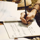 【イオンタウン四日市泊の2階】　　　自分の世界観を表現し、オリジナル曲を作ろう！ソングライティング教室のご紹介（11月末まで入会金50%OFFキャンペーン実施中）