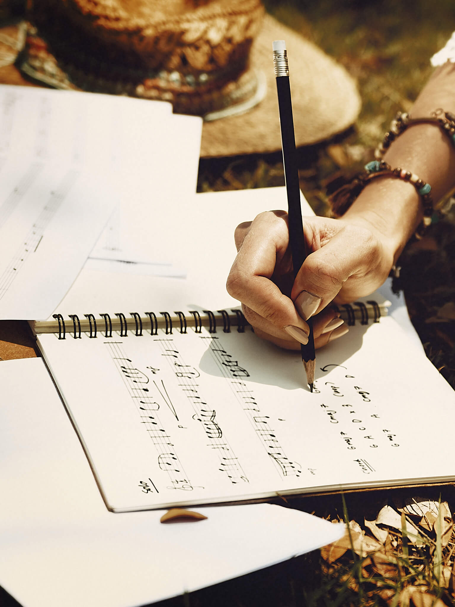 自分の中で「表現したいこと」がある人にオススメ！ 作詞、作曲を学びオリジナル曲を作ります。ご自身のイメージを基に言葉を紡ぎ、自分ならではのメロディーを組み立てのせてゆく・・・初めての方は曲作りの基礎から学べます。経験者の方は楽曲制作の幅が広がります。 自分の作品が誰かの心に届いたらこんな嬉しい事はあ […]