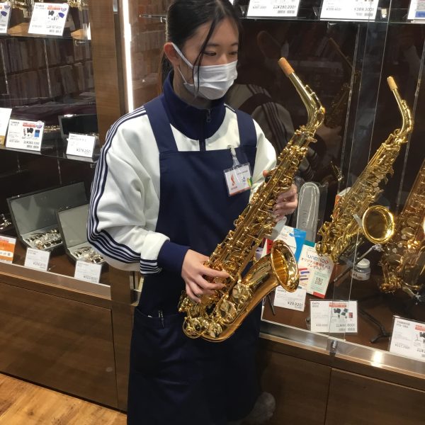 辻<br />
中学・高校の時吹奏楽部でSAXをしてました。<br />
お客様の音楽ライフを全力でサポートします。
