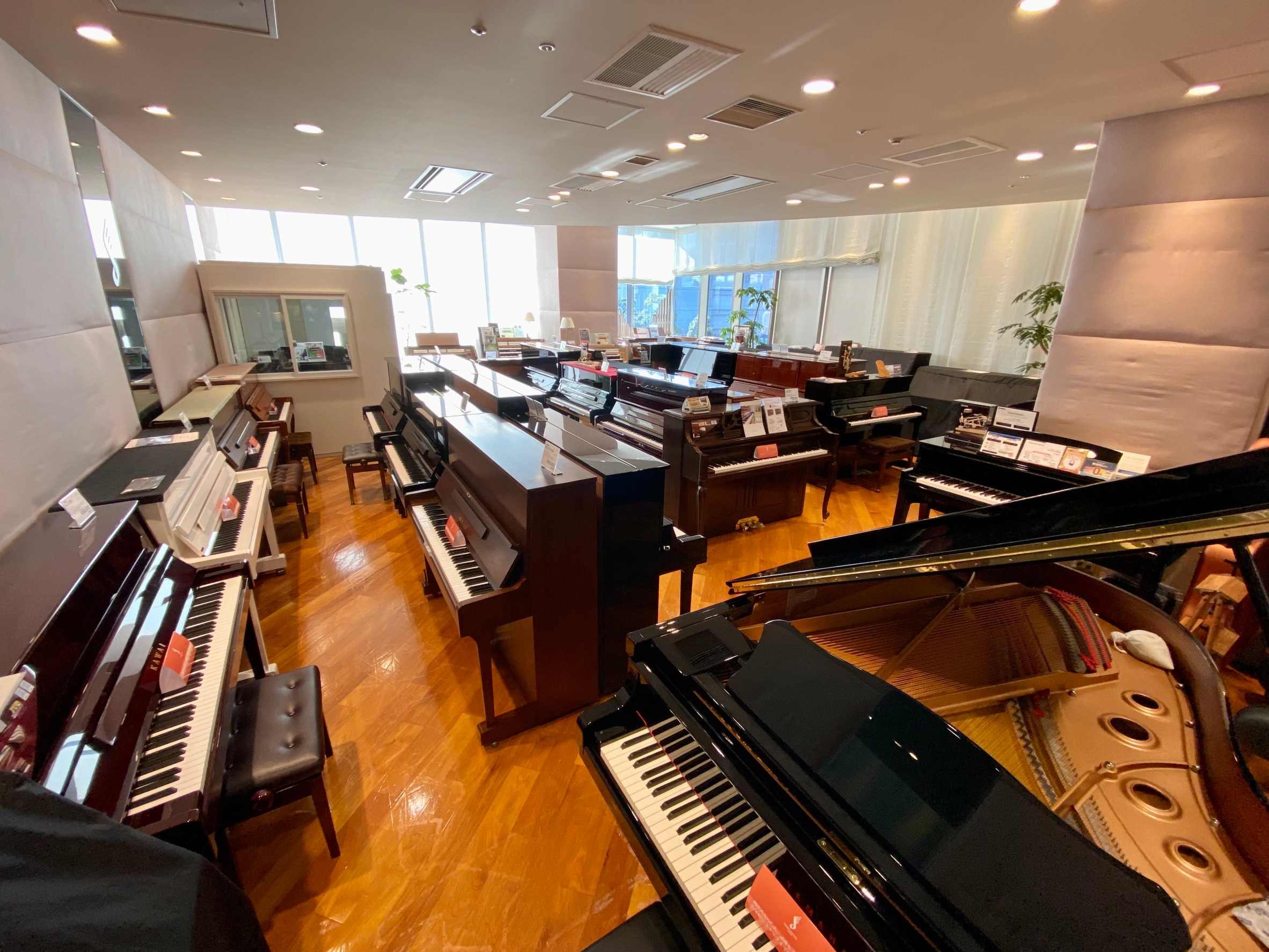 中古ピアノを見るなら横浜みなとみらい店へ ヤマハ カワイ スタインウェイまで 横浜みなとみらい店 店舗情報 島村楽器