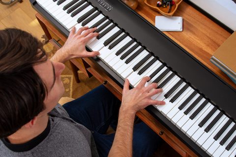 ローランド×カリモクの電子ピアノ「きよら KF-10」全色展示中 ...